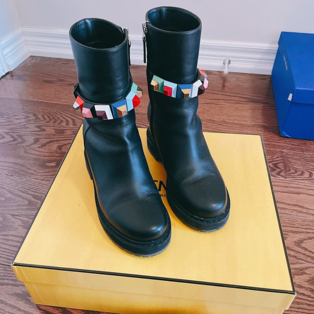 9.8/10 New Fendi Boots, 100% authentic.